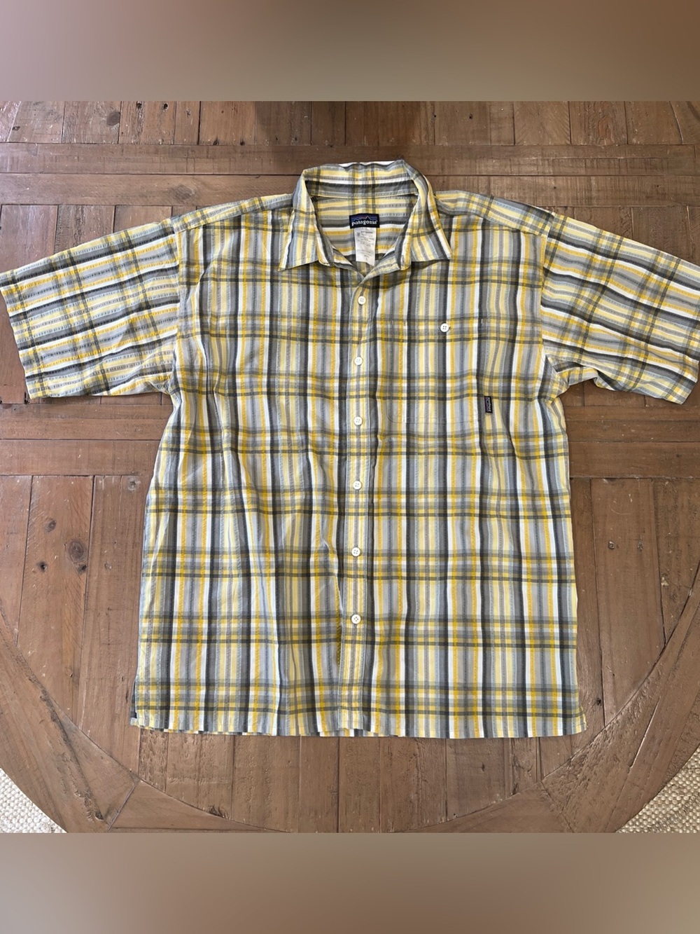Patagonia Men's Button Front Short Sleeve Seersucker Plaid Shirt Large Casual